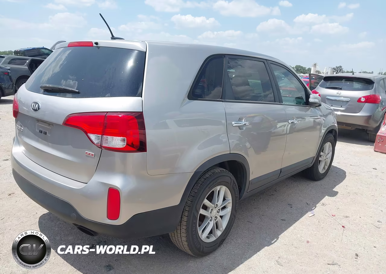 2015 Kia Sorento Lx VIN:5XYKT3A61FG602820 - 4