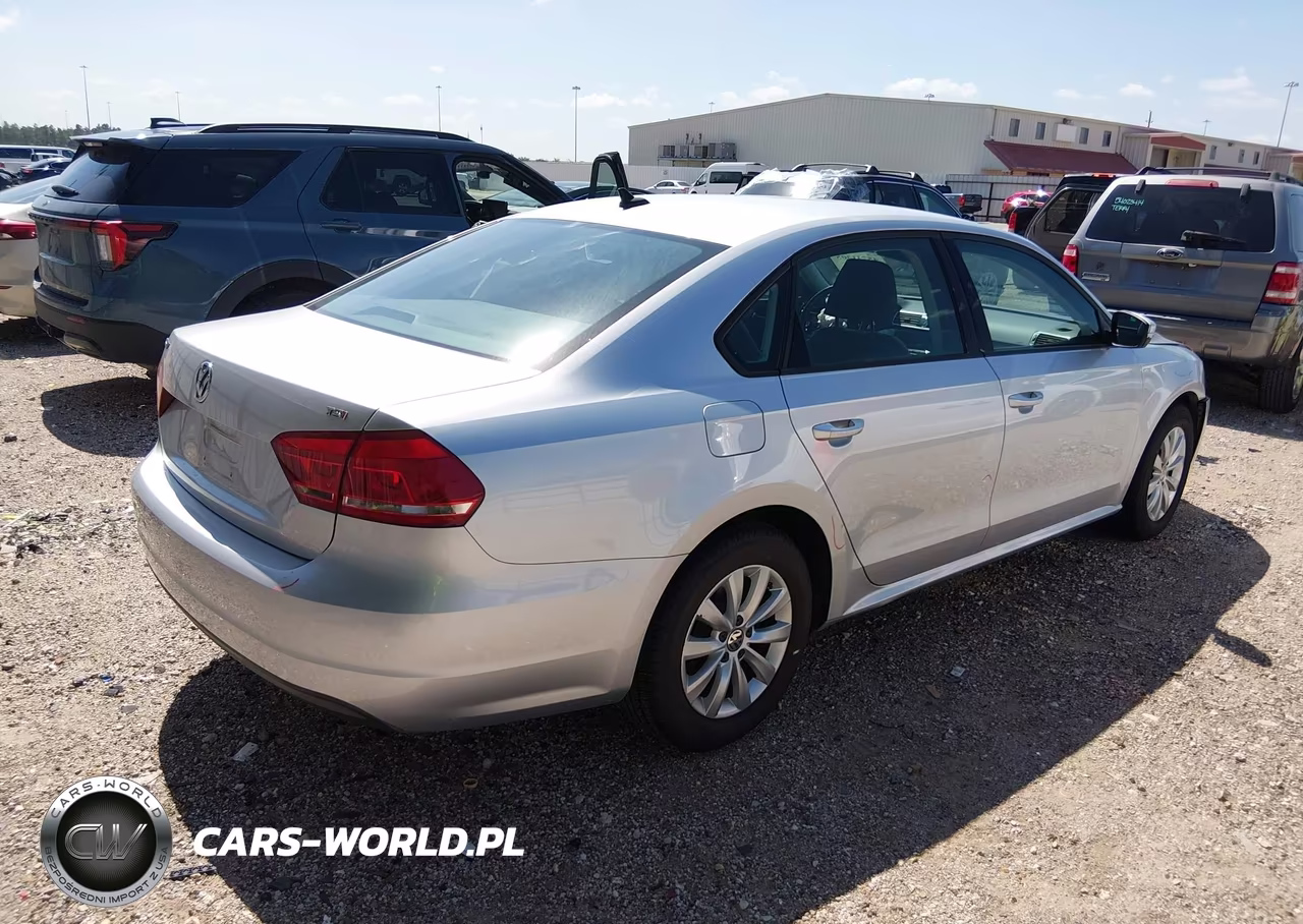 2015 Volkswagen Passat 1.8T Wolfsburg Edition VIN:1VWAS7A36FC011881 - 4