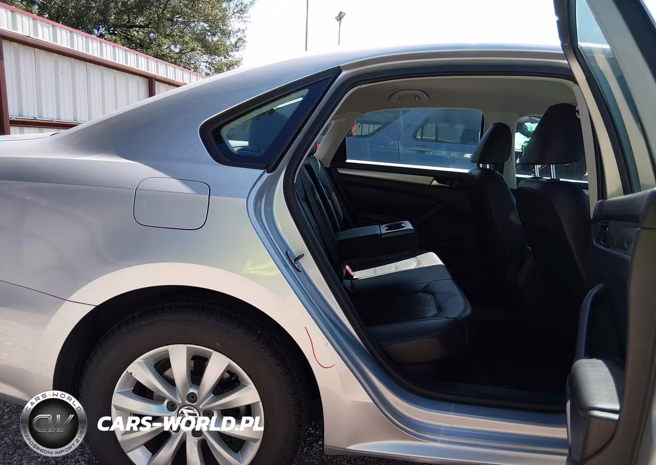 2015 Volkswagen Passat 1.8T Wolfsburg Edition VIN:1VWAS7A36FC011881 - 8