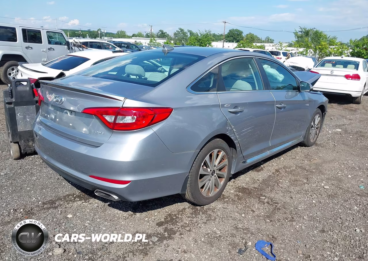 2016 Hyundai Sonata Sport VIN:5NPE34AFXGH282491 - 4