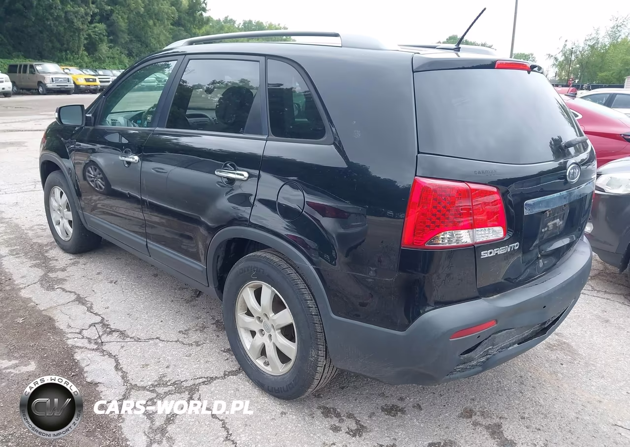 2011 Kia Sorento Lx VIN:5XYKT4A11BG104900 - 3