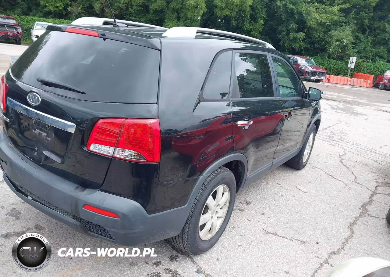 2011 Kia Sorento Lx VIN:5XYKT4A11BG104900 - 4
