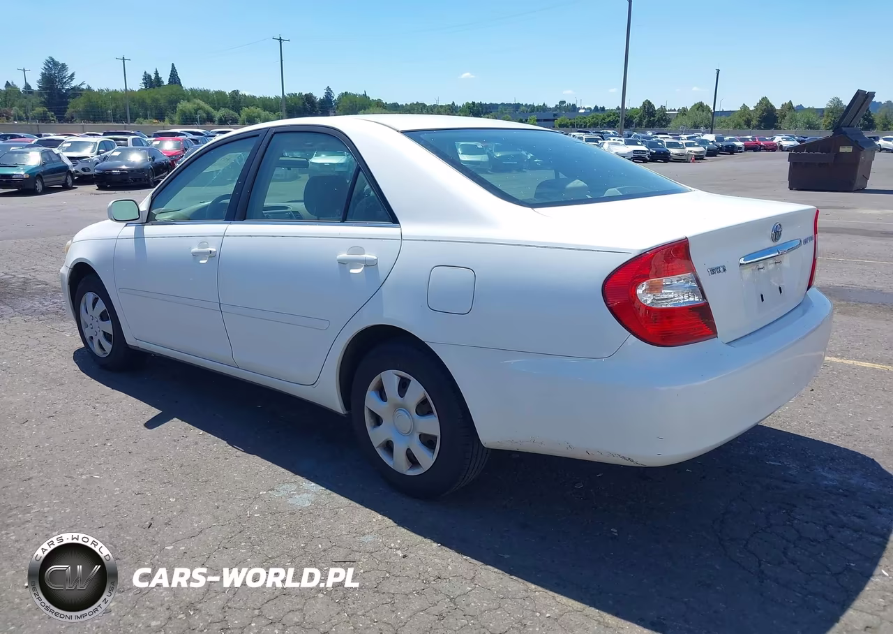2003 Toyota Camry Le VIN:JTDBE32K530145873 - 3