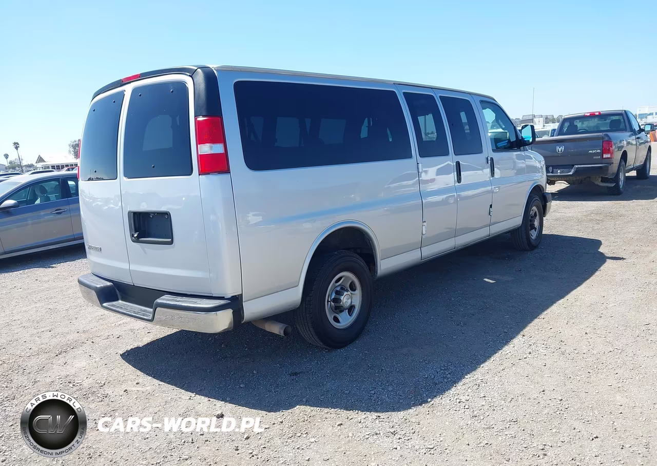 2018 Chevrolet Express 3500 Lt VIN:1GAZGPFG8J1299998 - 4