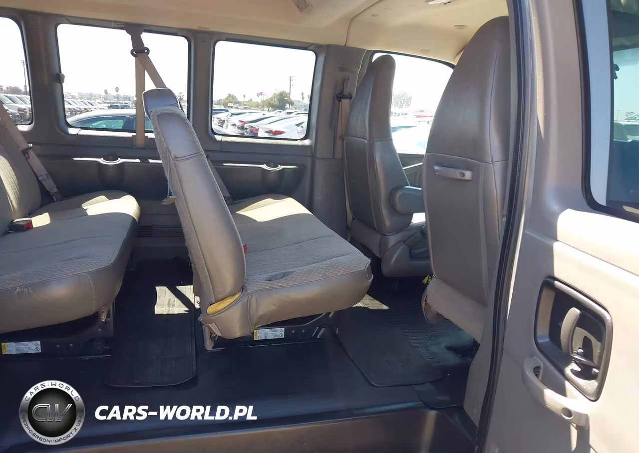 2018 Chevrolet Express 3500 Lt VIN:1GAZGPFG8J1299998 - 8