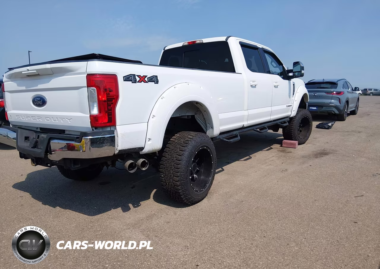 2018 Ford F-250 Xlt VIN:1FT7W2BT6JEC44434 - 4