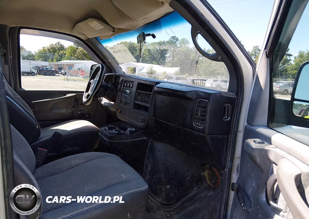 2010 Chevrolet Express 2500 Work Van VIN:1GCZGFAA3A1120741 - 5