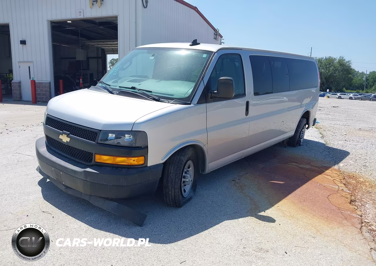 2020 Chevrolet Express Passenger Rwd 3500 Extended Wheelbase Ls VIN:1GAZGNFPXL1256755 - 2