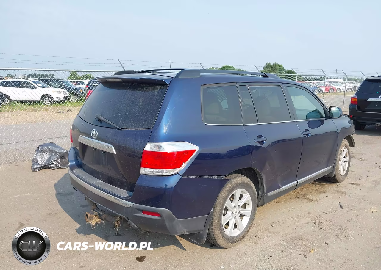 2011 Toyota Highlander Base V6 VIN:5TDBK3EH1BS059965 - 4