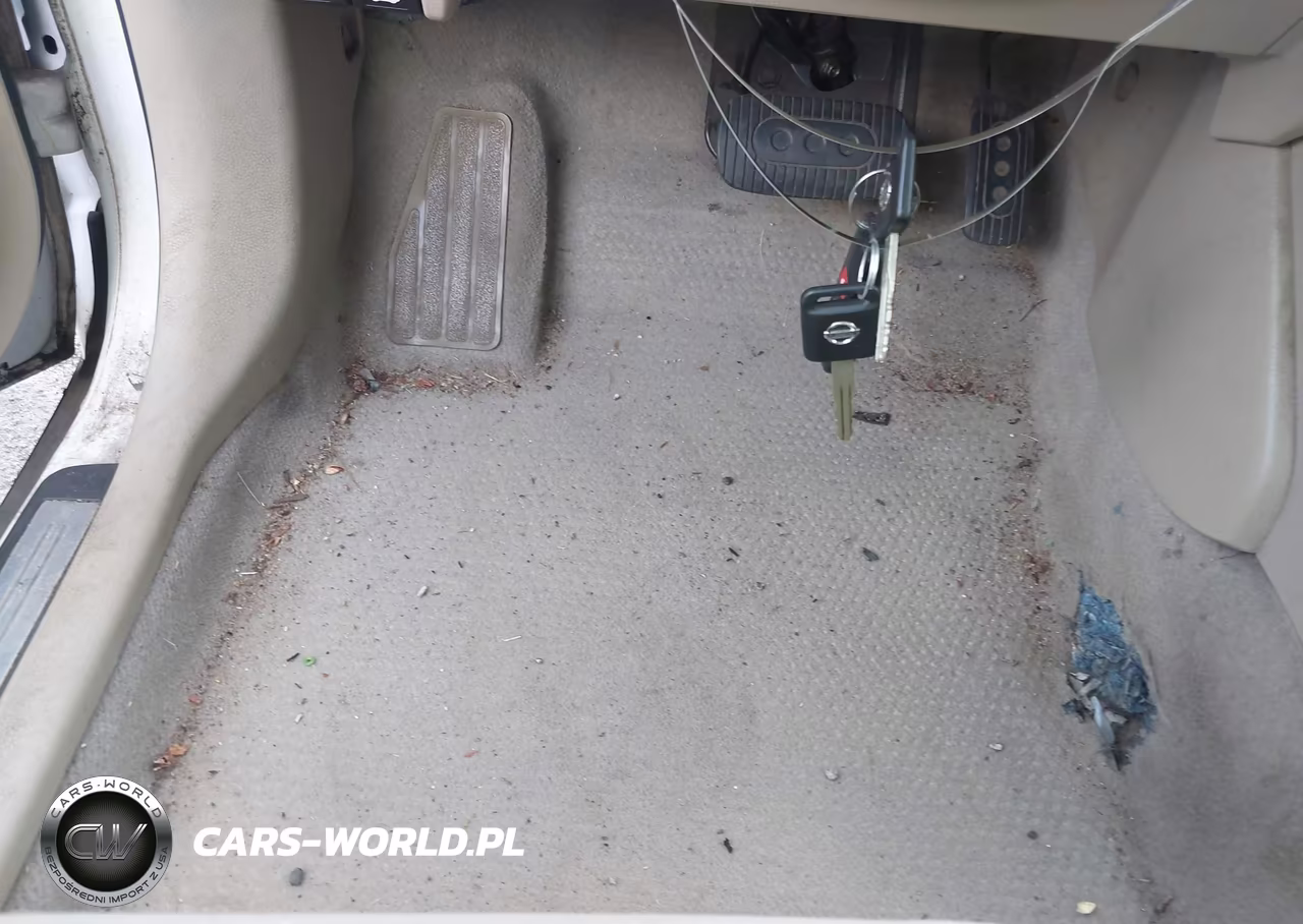 2010 Nissan Versa 1.8S VIN:3N1BC1CP5AL352352 - 11