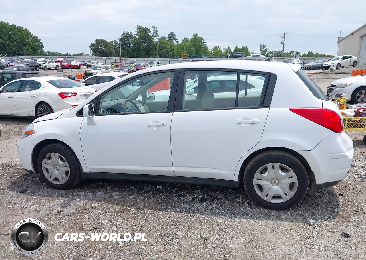 2010 Nissan Versa 1.8S VIN:3N1BC1CP5AL352352 - 14