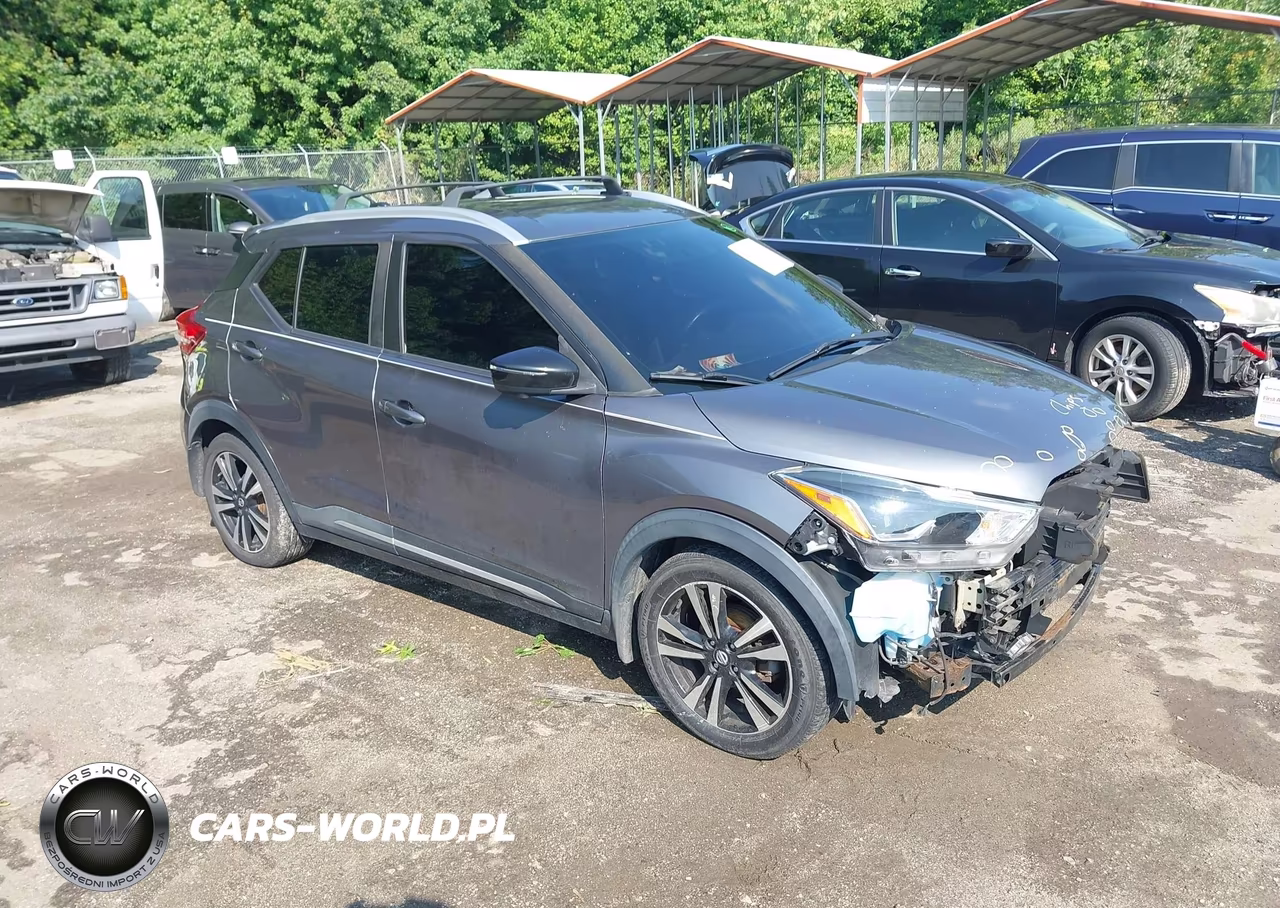 2018 Nissan Kicks Sr VIN:3N1CP5CUXJL523618 - 1