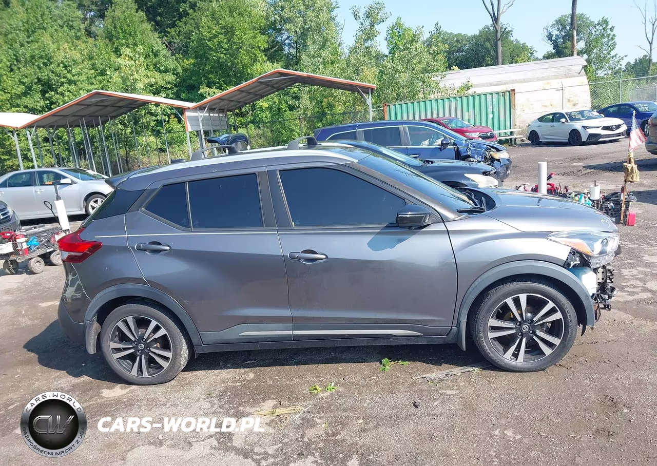 2018 Nissan Kicks Sr VIN:3N1CP5CUXJL523618 - 14