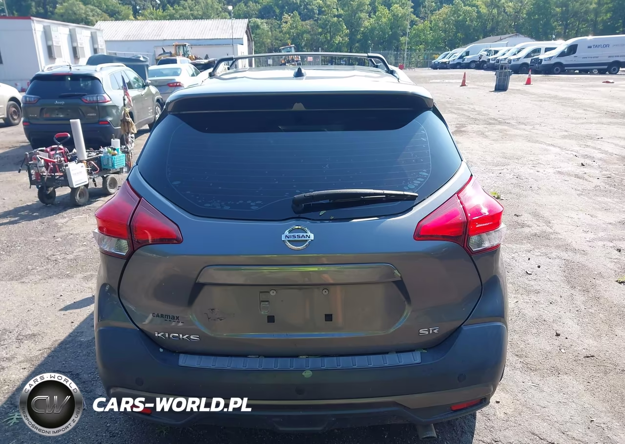 2018 Nissan Kicks Sr VIN:3N1CP5CUXJL523618 - 17