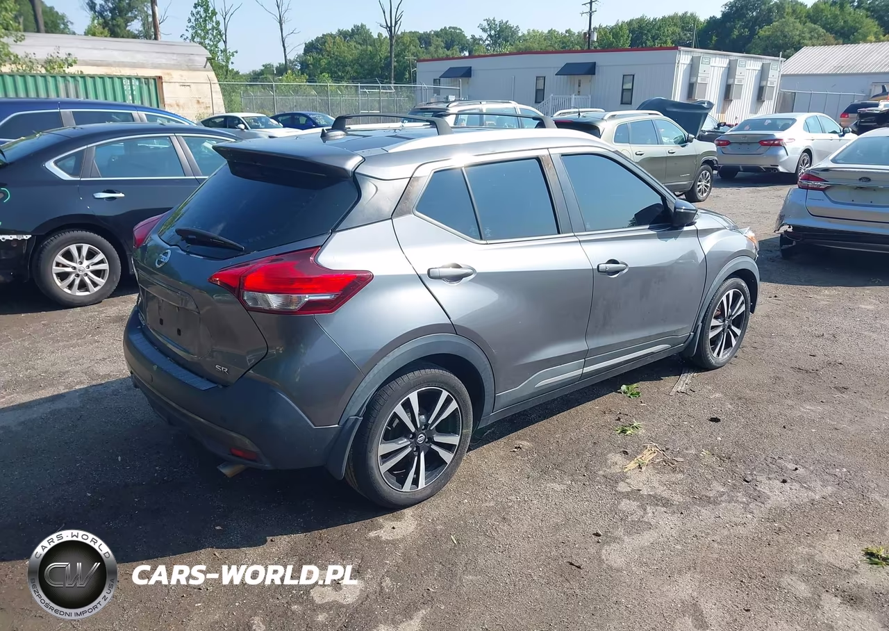 2018 Nissan Kicks Sr VIN:3N1CP5CUXJL523618 - 4