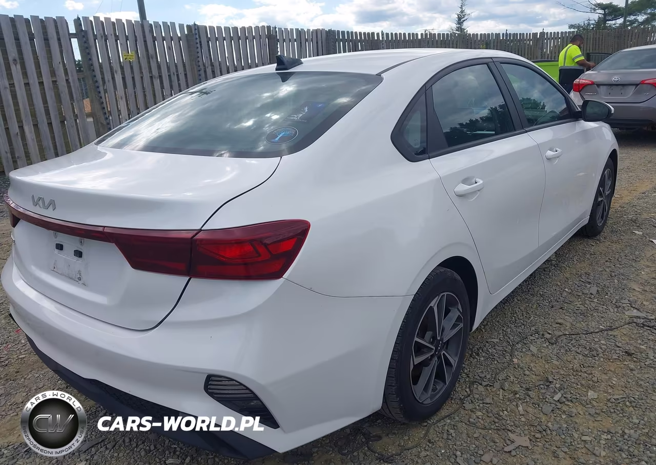 2023 Kia Forte Lxs VIN:3KPF24AD6PE545196 - 4