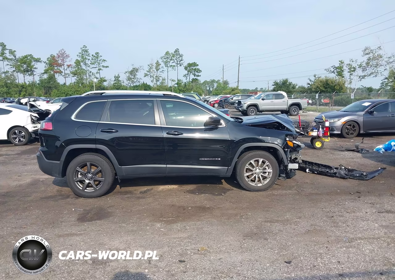 2021 Jeep Cherokee Latitude Lux 4X4 VIN:1C4PJMMX1MD223608 - 13