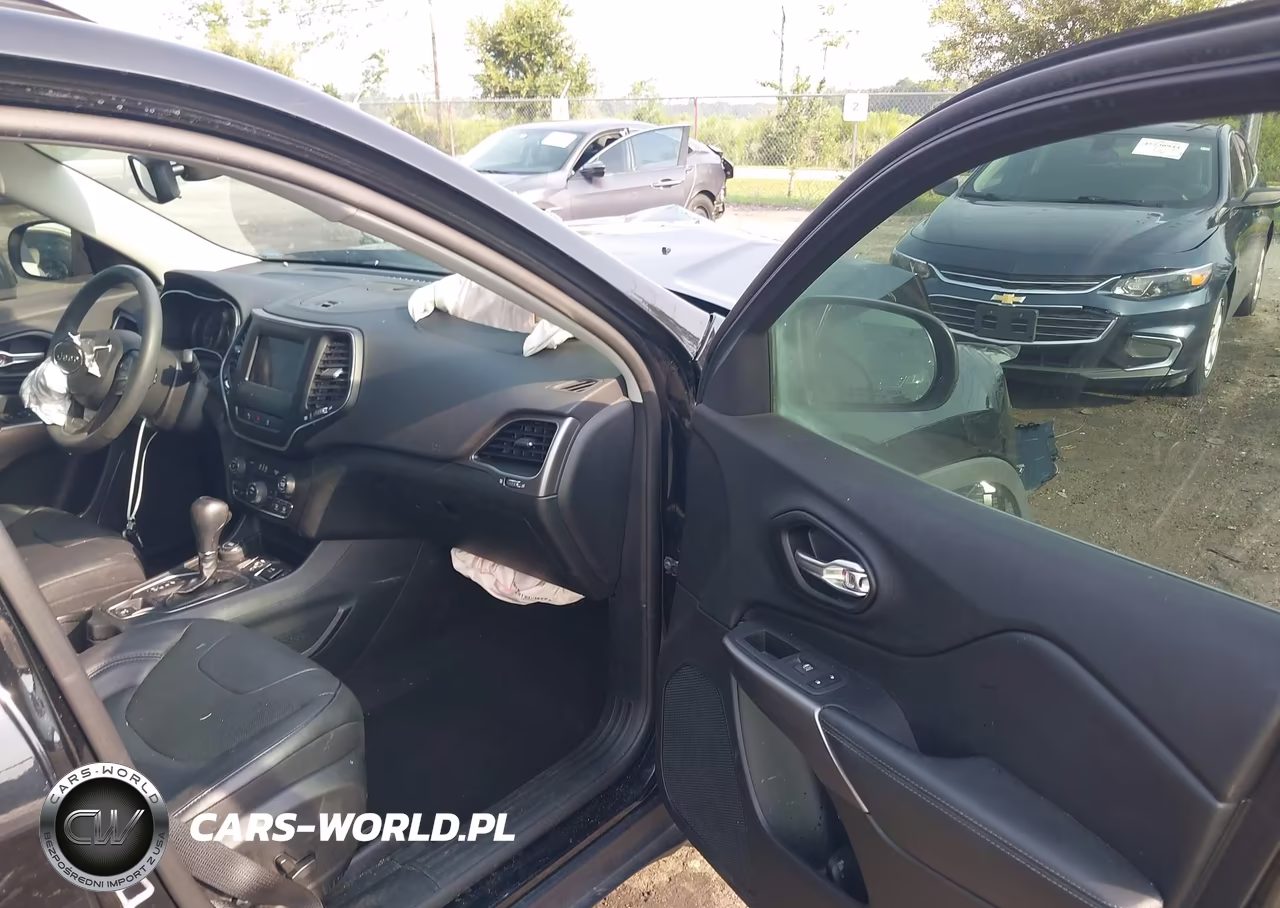 2021 Jeep Cherokee Latitude Lux 4X4 VIN:1C4PJMMX1MD223608 - 5