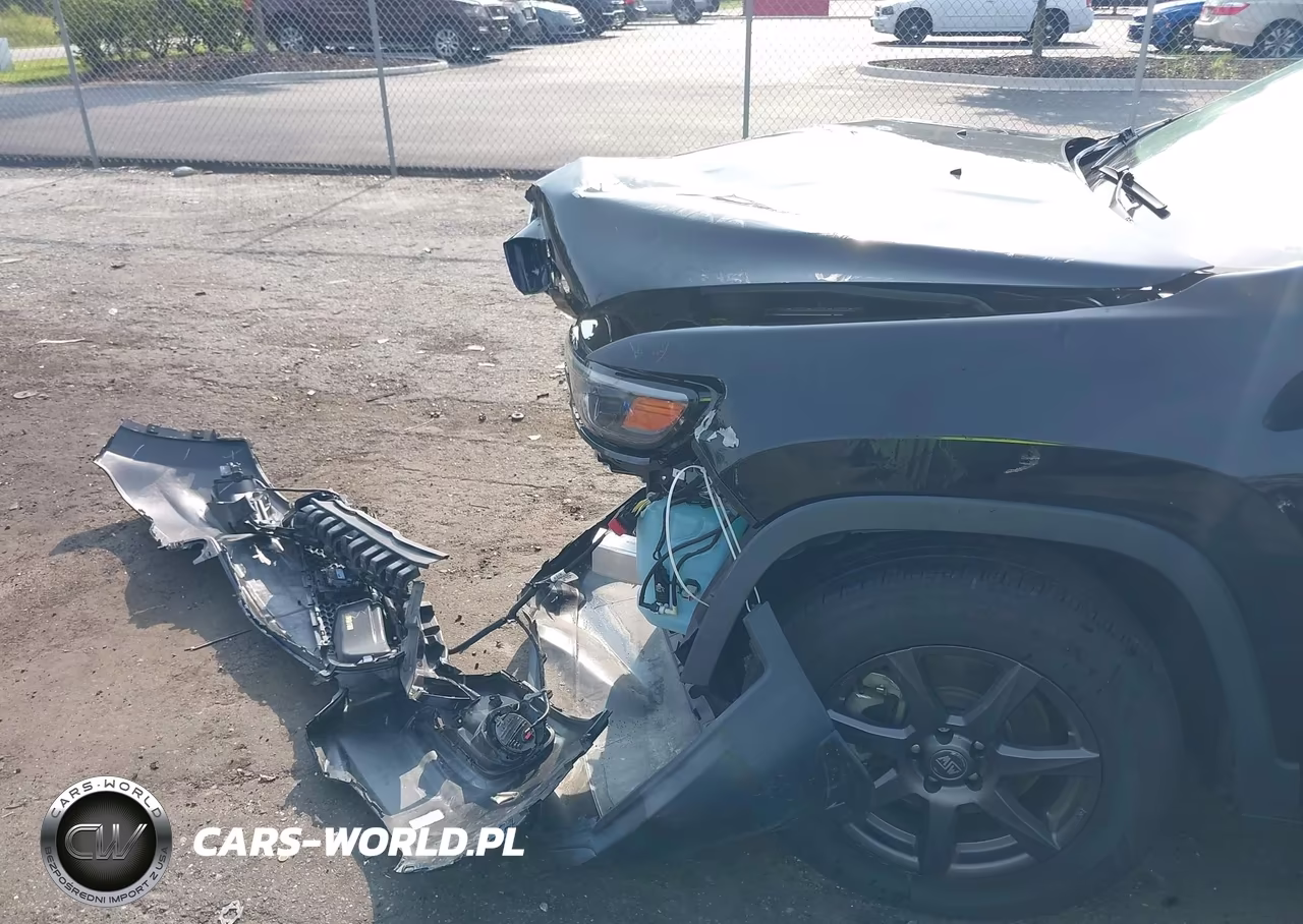 2021 Jeep Cherokee Latitude Lux 4X4 VIN:1C4PJMMX1MD223608 - 6