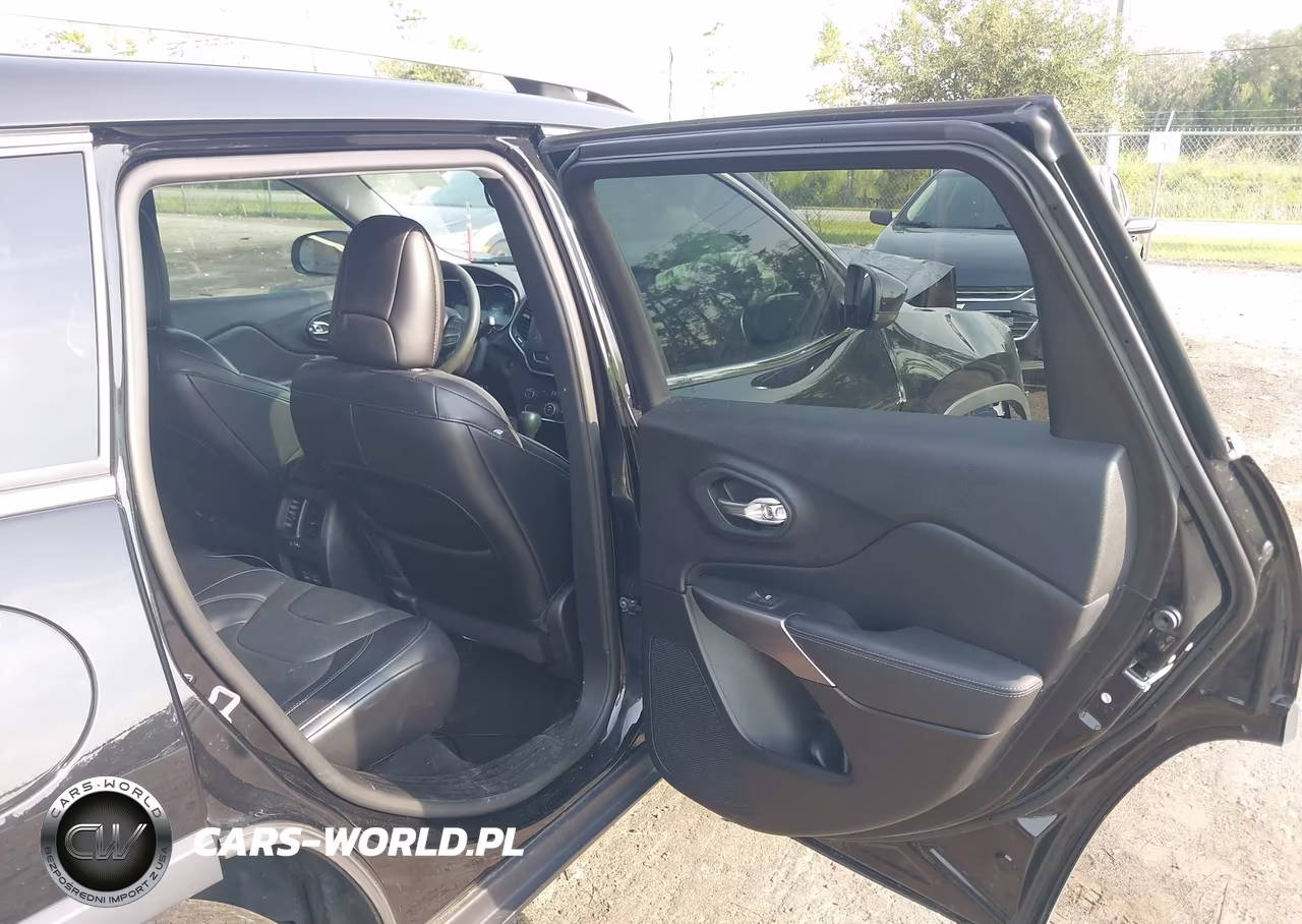 2021 Jeep Cherokee Latitude Lux 4X4 VIN:1C4PJMMX1MD223608 - 8