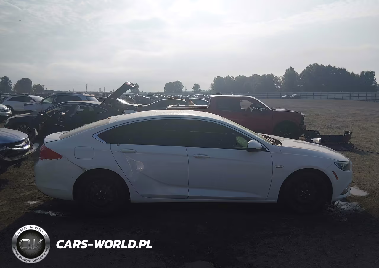 2018 Buick Regal Sportback Essence VIN:W04GP6SX2J1129922 - 13