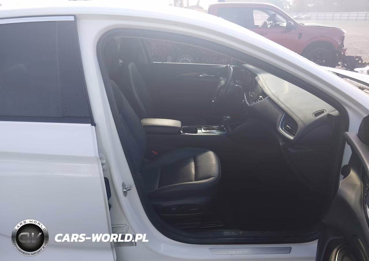 2018 Buick Regal Sportback Essence VIN:W04GP6SX2J1129922 - 5