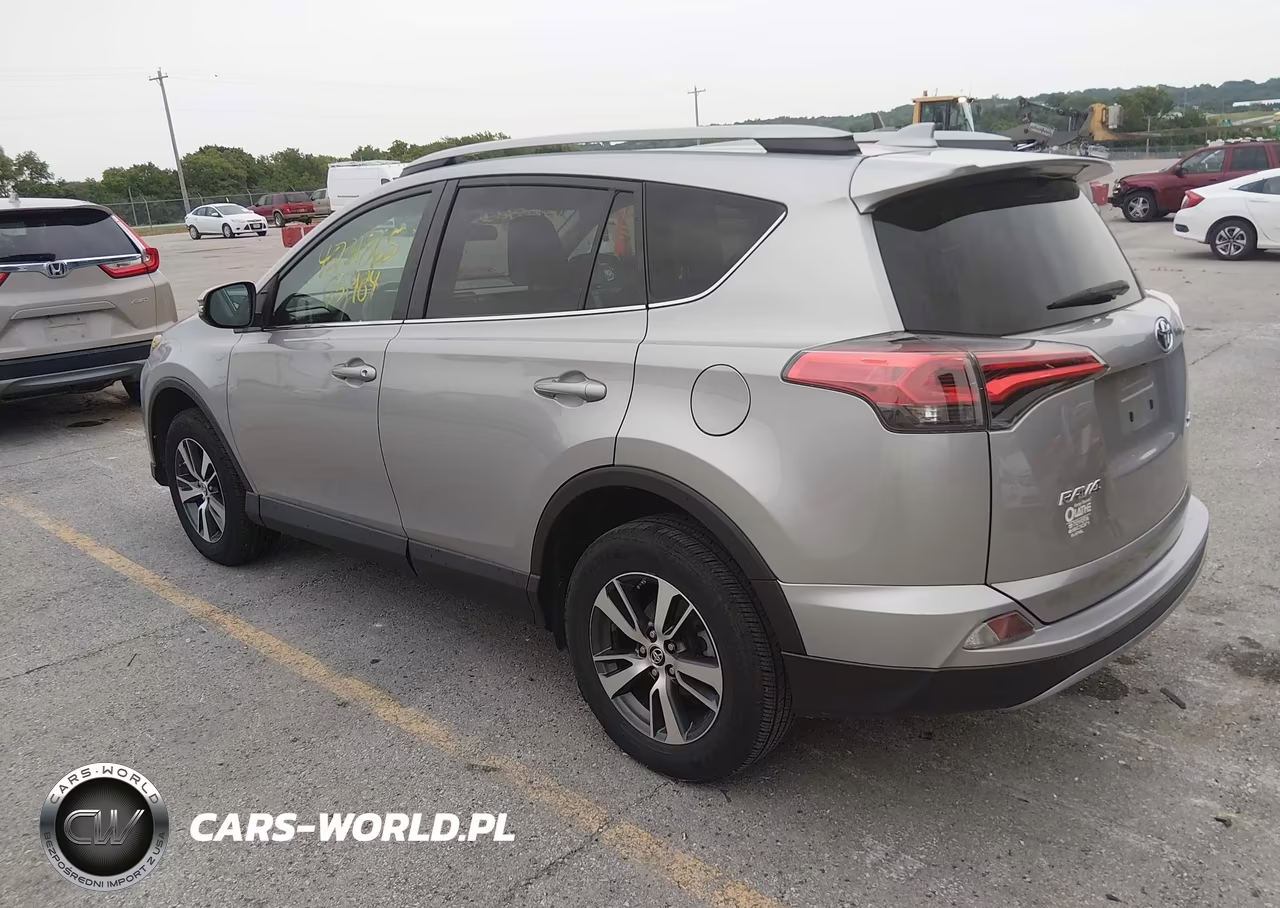 2018 Toyota Rav4 Xle VIN:2T3WFREV0JW423580 - 3