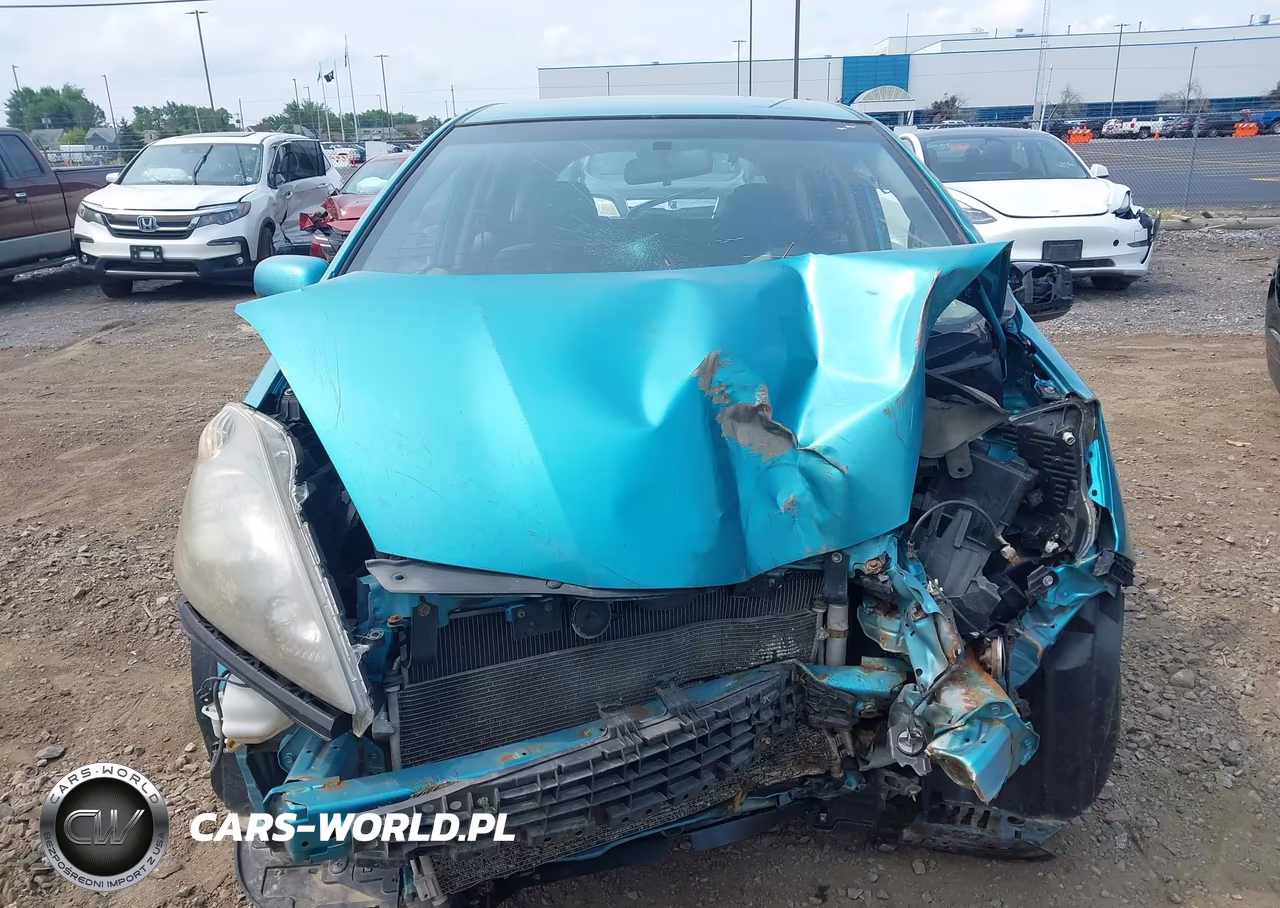 2013 Honda Fit VIN:JHMGE8H3XDC000216 - 13
