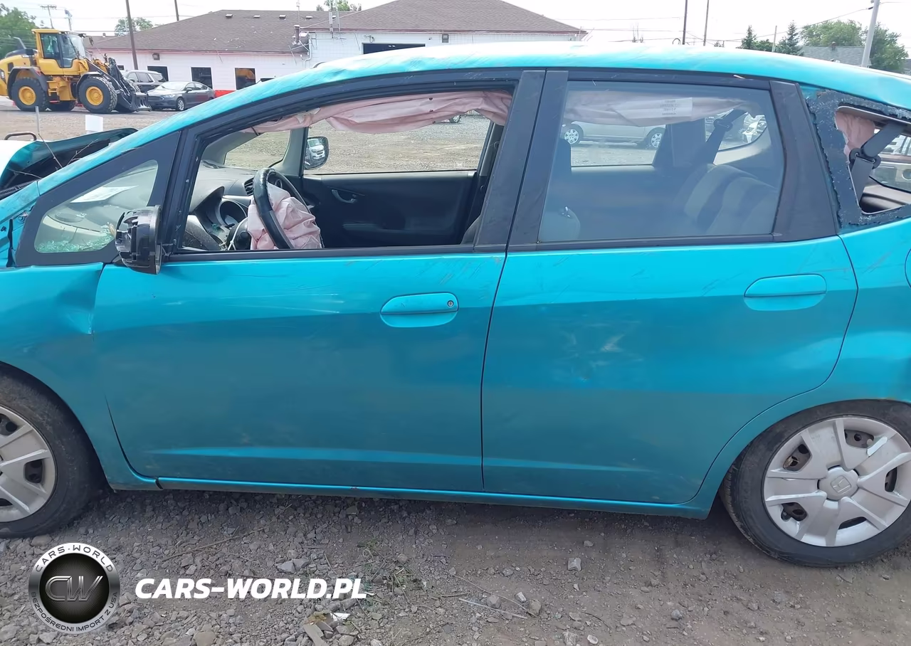 2013 Honda Fit VIN:JHMGE8H3XDC000216 - 15