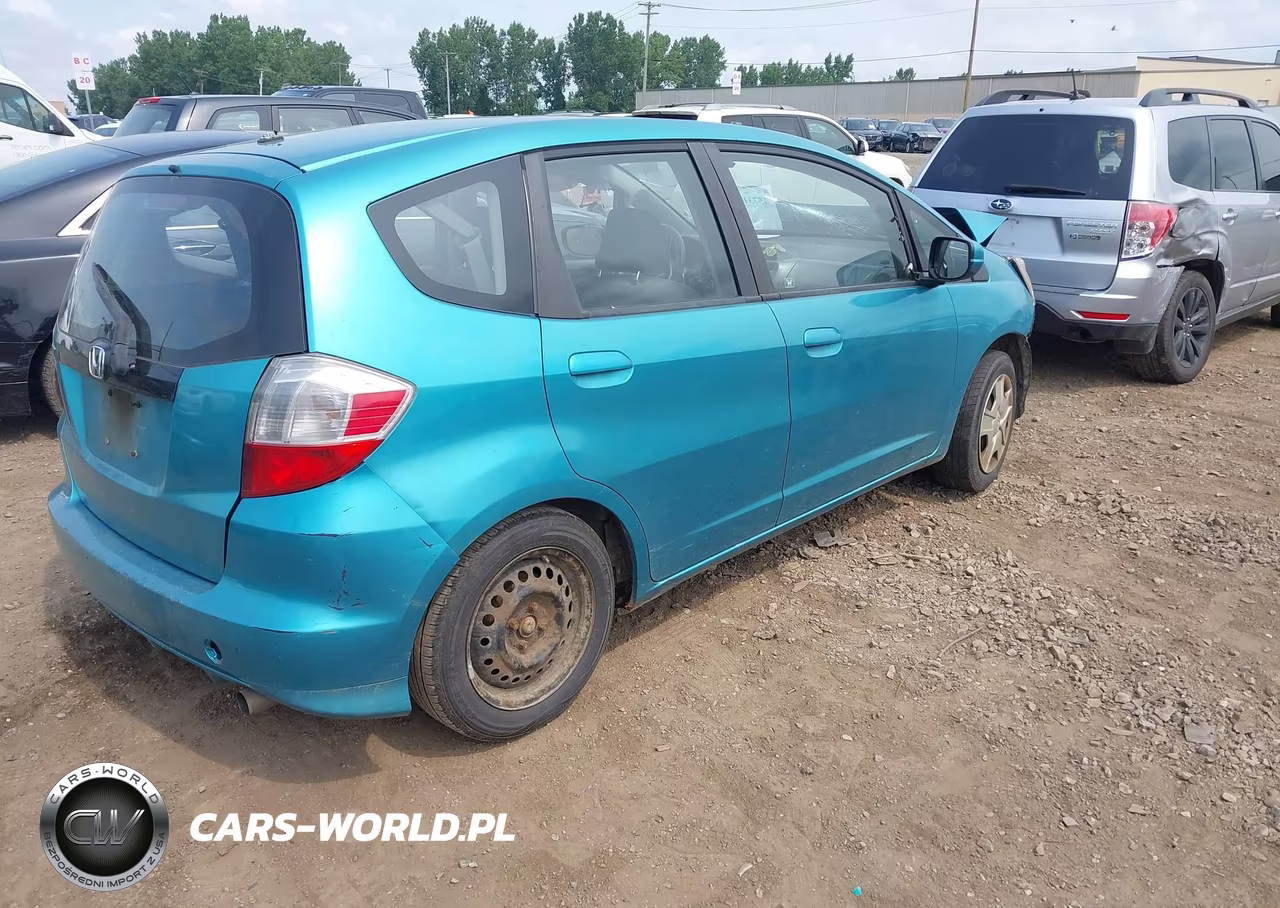 2013 Honda Fit VIN:JHMGE8H3XDC000216 - 4