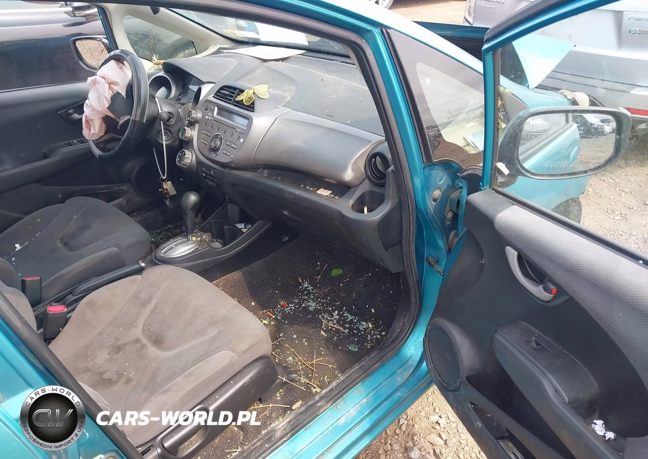 2013 Honda Fit VIN:JHMGE8H3XDC000216 - 5