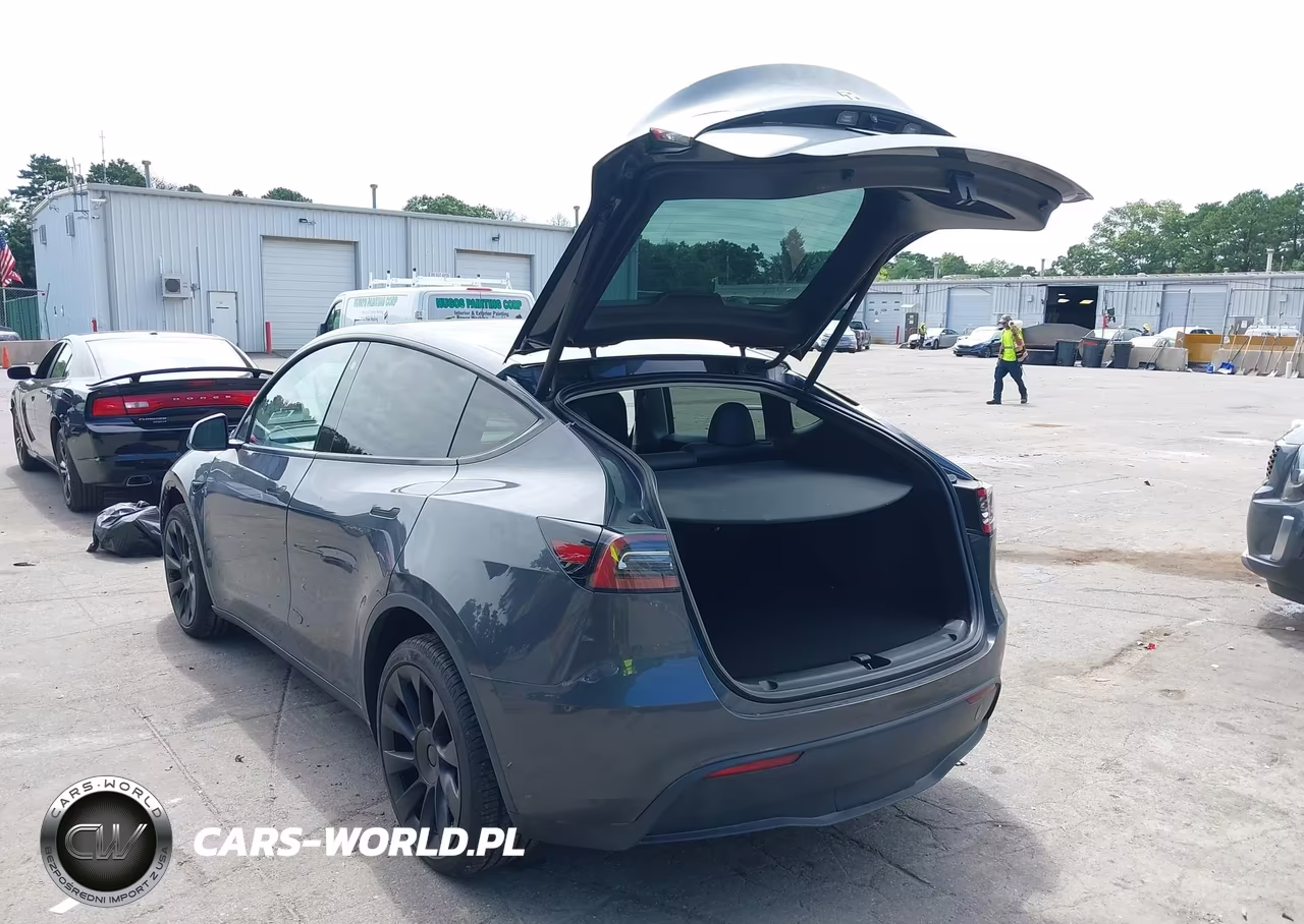 2023 Tesla Model Y Awd-Long Range Dual Motor All-Wheel Drive VIN:7SAYGDEE2PA117293 - 3