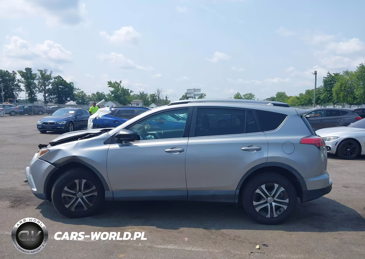 2018 Toyota Rav4 Le VIN:2T3BFREV2JW723961 - 14