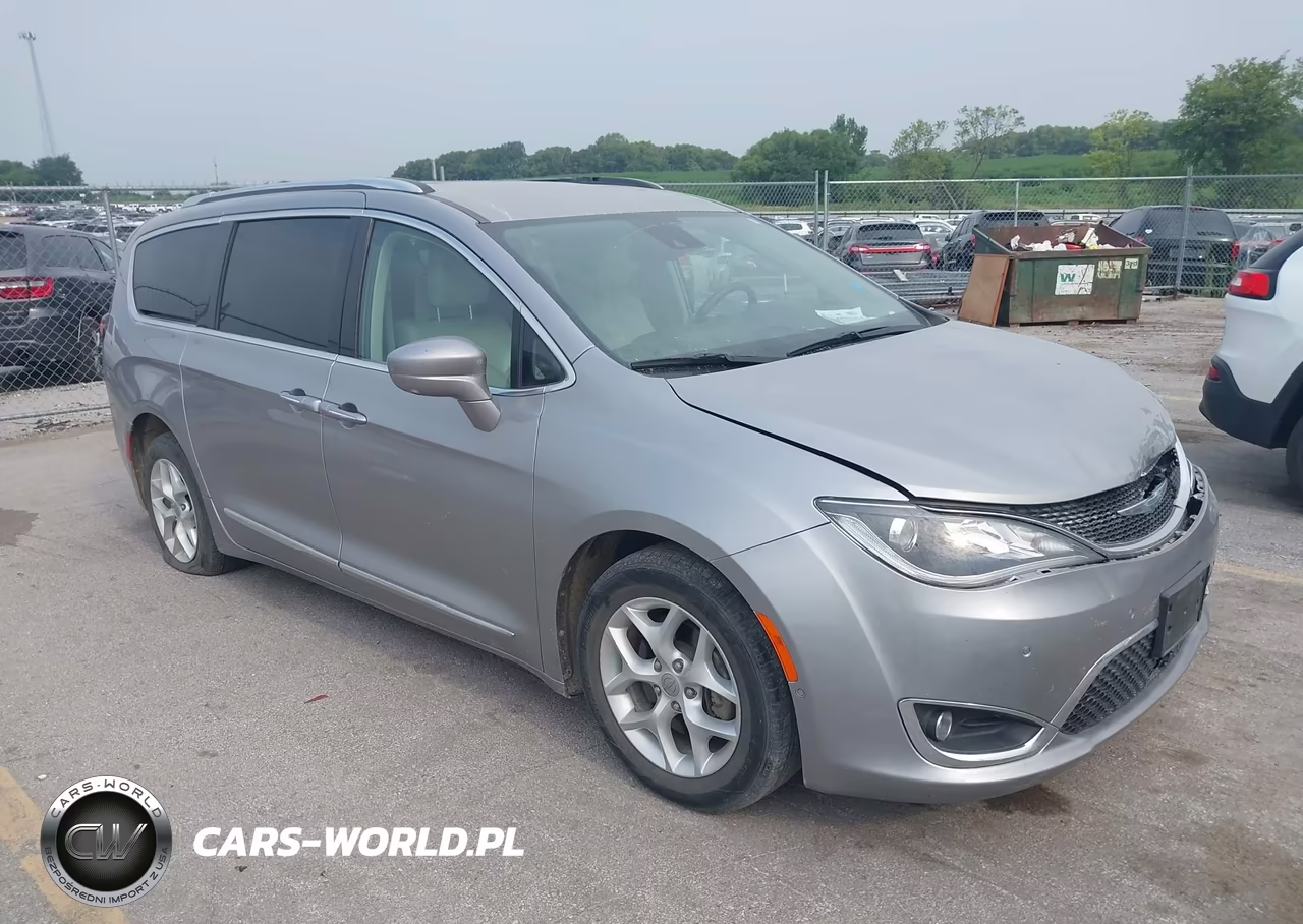 2017 Chrysler Pacifica Touring-L Plus