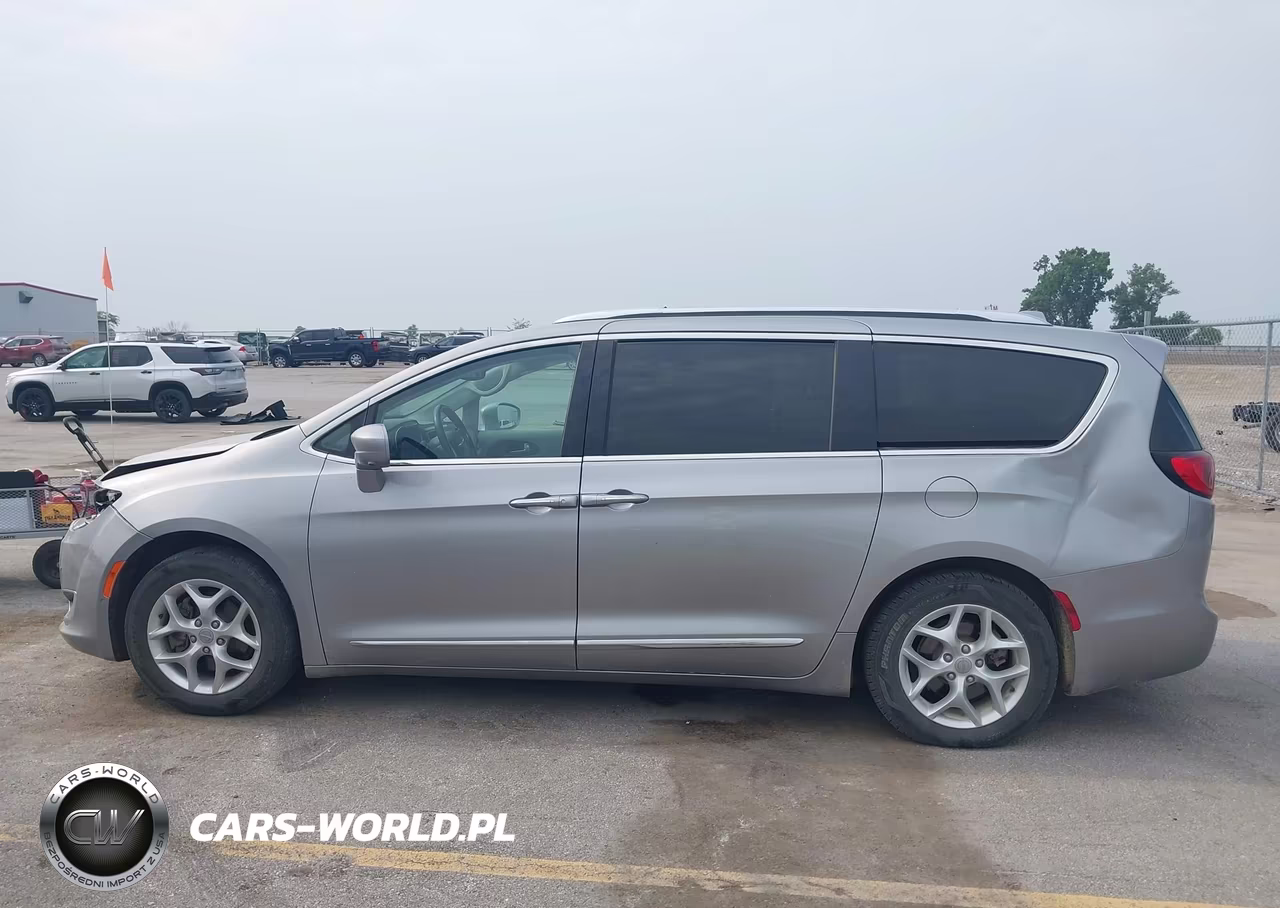 2017 Chrysler Pacifica Touring-L Plus VIN:2C4RC1EG7HR804887 - 14