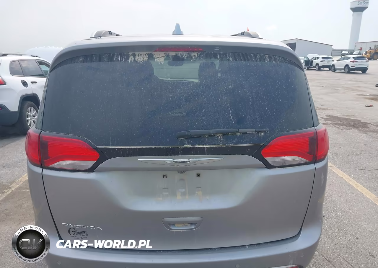 2017 Chrysler Pacifica Touring-L Plus VIN:2C4RC1EG7HR804887 - 16