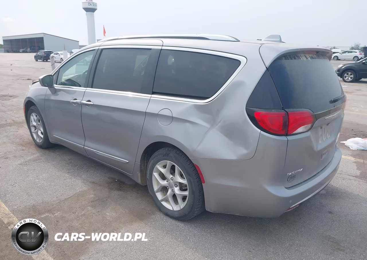 2017 Chrysler Pacifica Touring-L Plus VIN:2C4RC1EG7HR804887 - 3