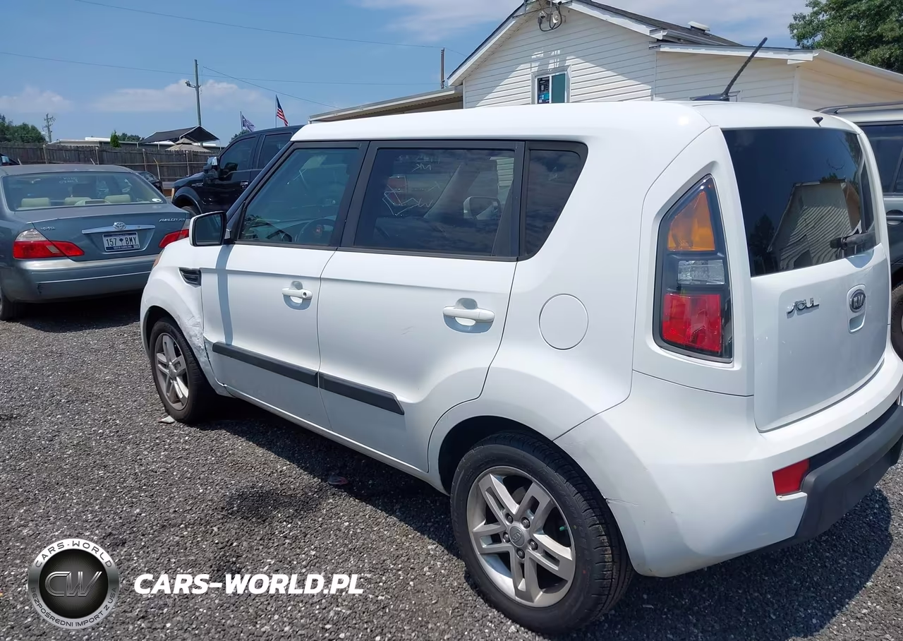 2011 Kia Soul + VIN:KNDJT2A28B7708661 - 3