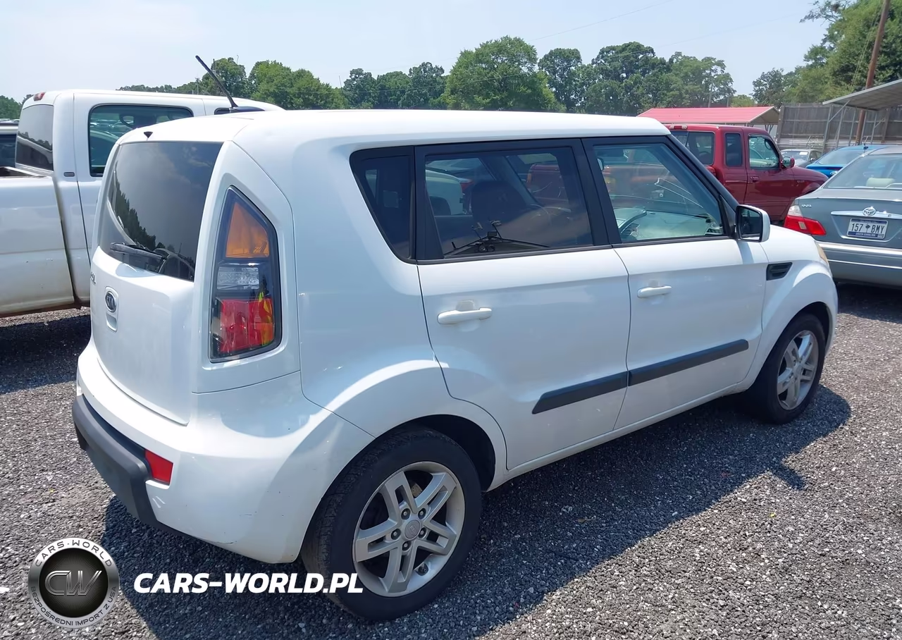 2011 Kia Soul + VIN:KNDJT2A28B7708661 - 4