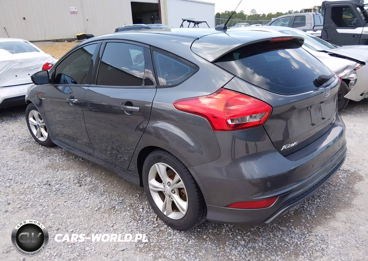 2015 Ford Focus Se VIN:1FADP3K26FL360786 - 3