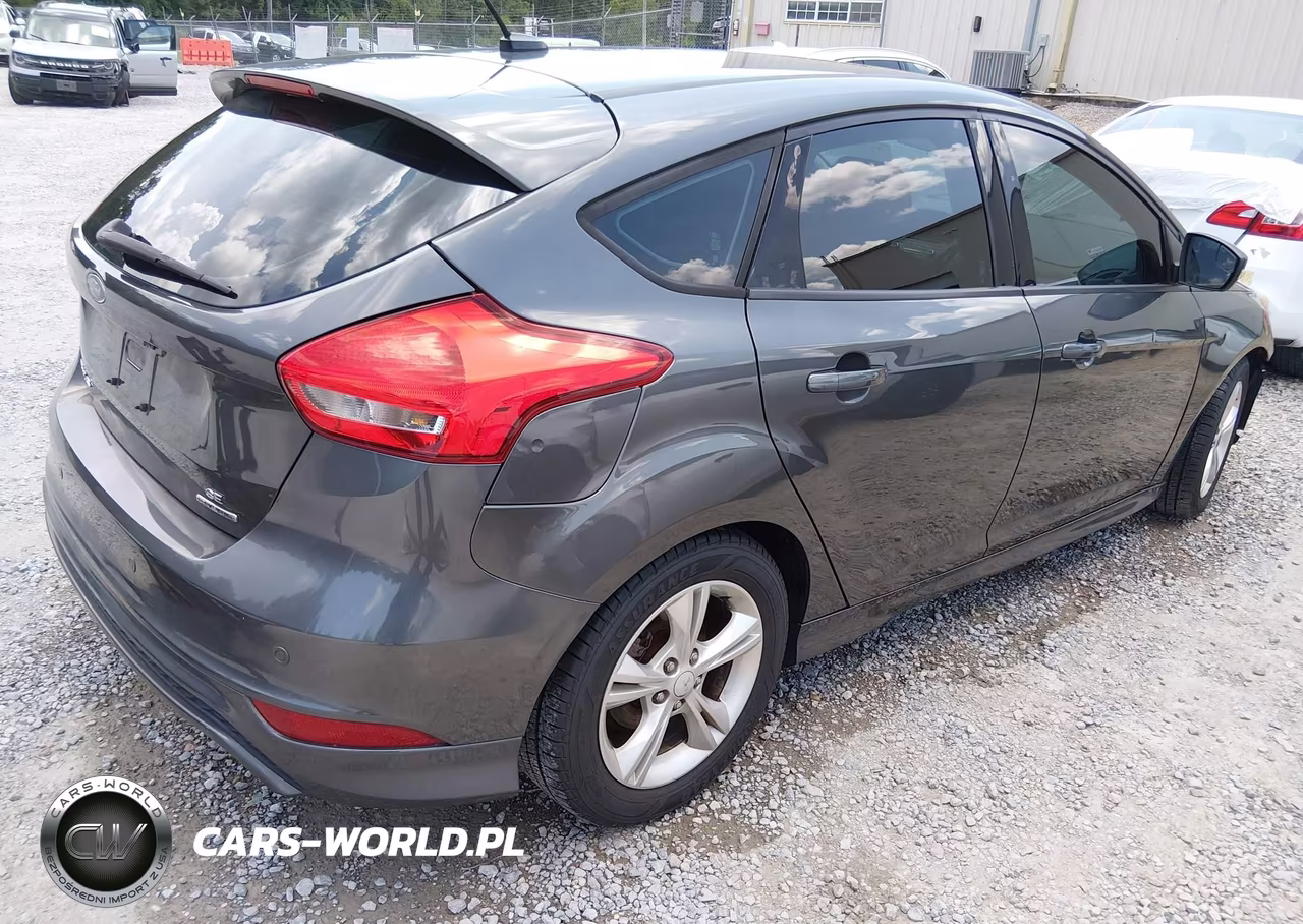 2015 Ford Focus Se VIN:1FADP3K26FL360786 - 4