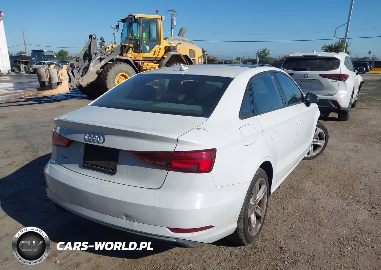 2017 Audi A3 Premium VIN:WAUAUGFF4H1039240 - 4