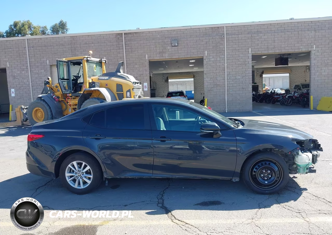 2025 Toyota Camry Le VIN:4T1DAACK9SU623061 - 14