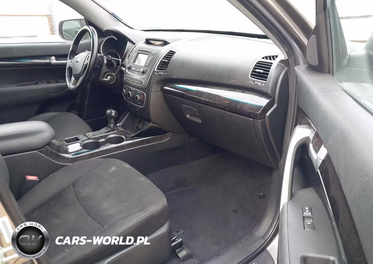 2015 Kia Sorento Lx VIN:5XYKTCA64FG585950 - 5