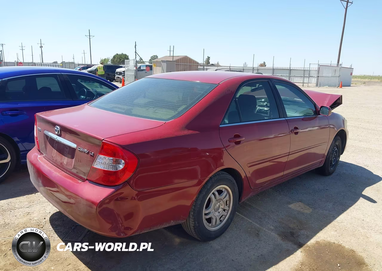 2004 Toyota Camry Le VIN:JTDBE32K340272588 - 4