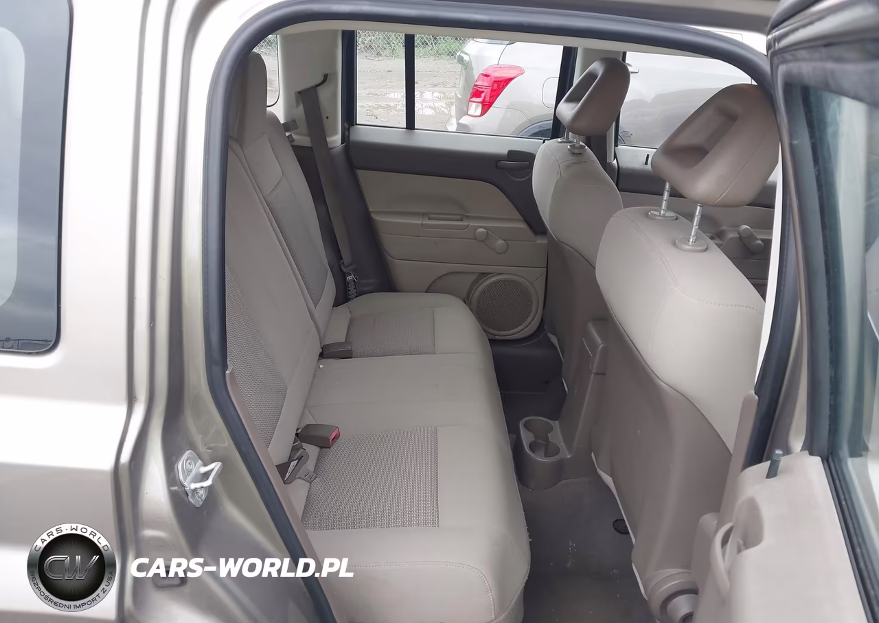 2007 Jeep Patriot Sport VIN:1J8FT28047D358778 - 8