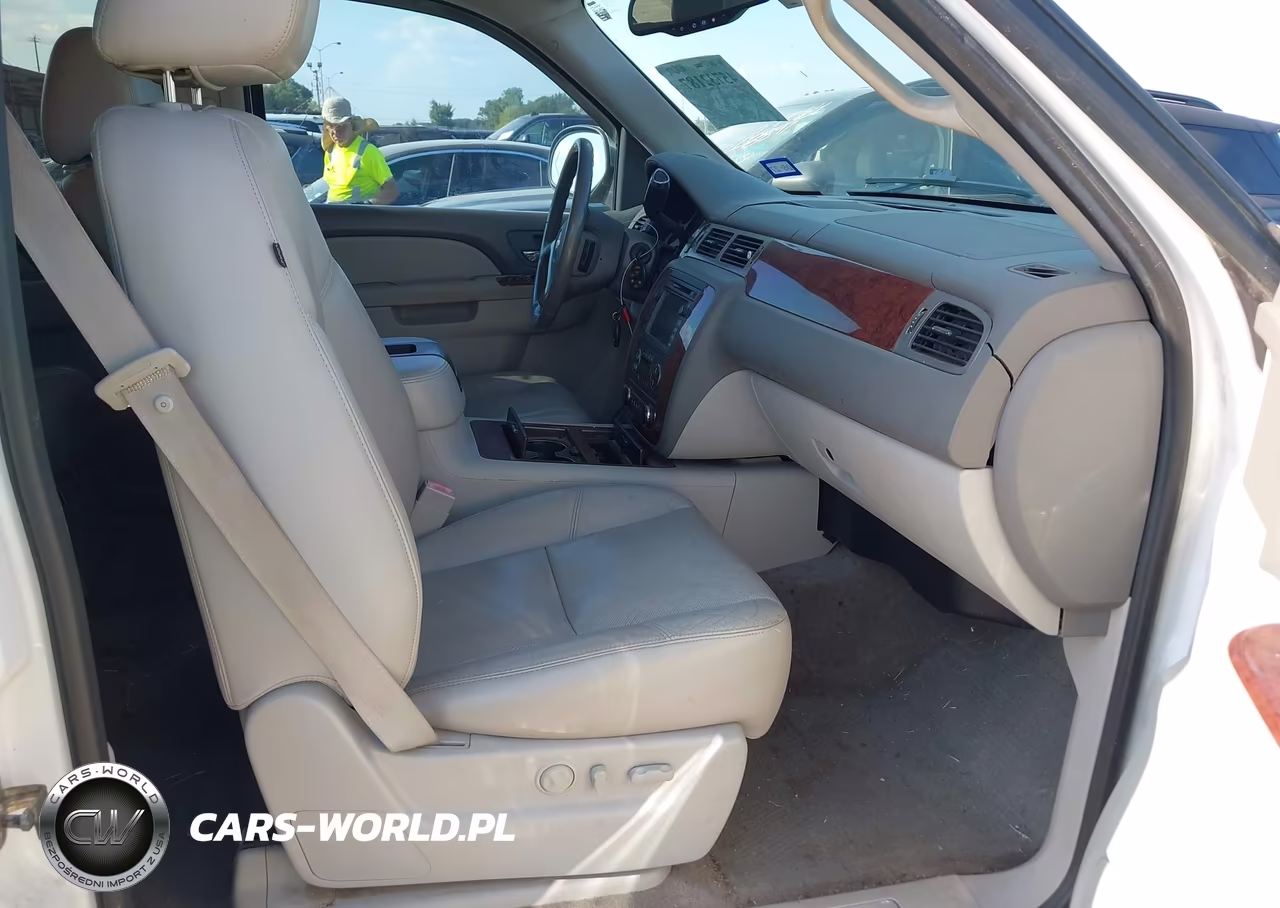 2011 Chevrolet Suburban Ltz VIN:1GNSKKE38BR358891 - 5