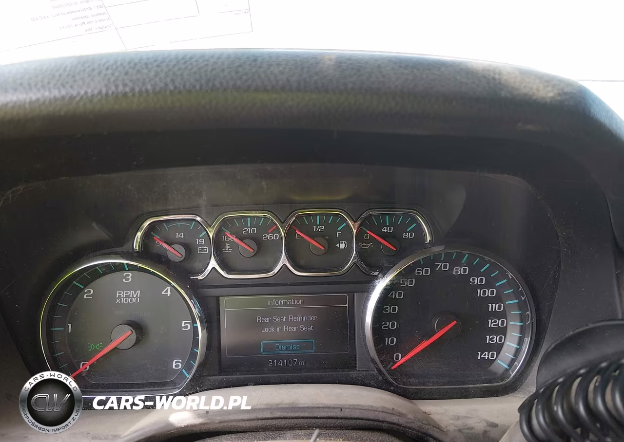 2018 Chevrolet Suburban Lt VIN:1GNSKHKC9JR173139 - 7