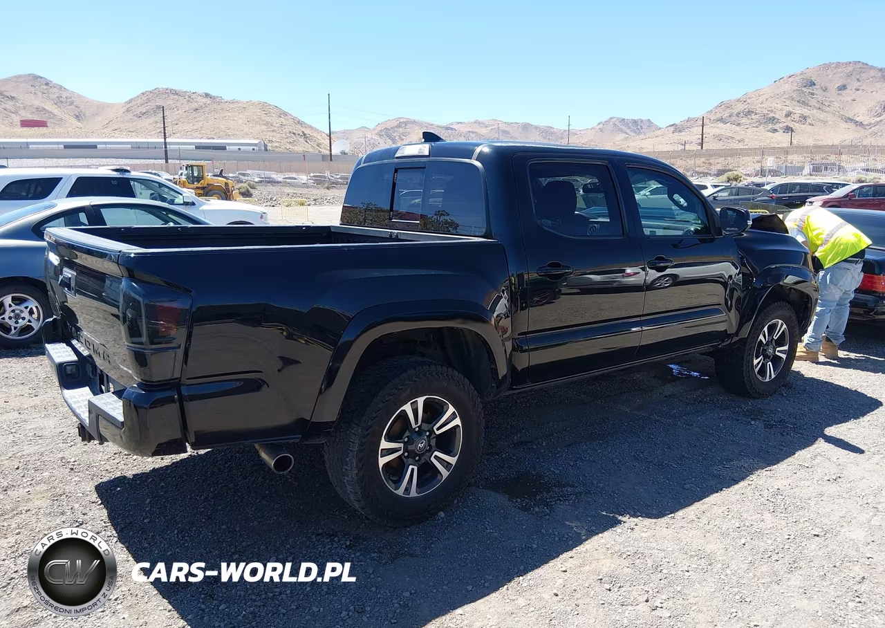 2017 Toyota Tacoma Trd Sport VIN:3TMCZ5ANXHM094715 - 4
