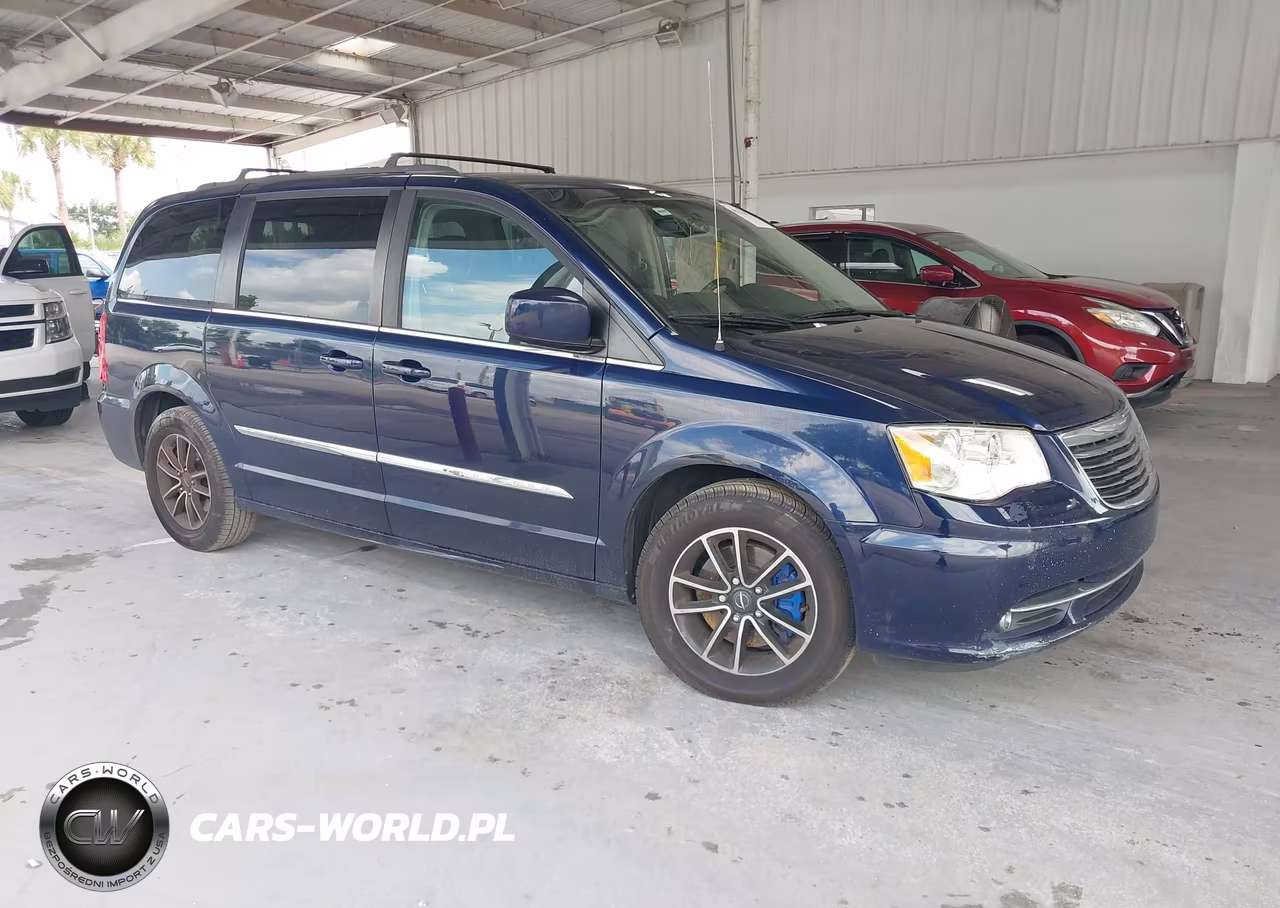 2014 Chrysler Town & Country Touring – zdjęcie 1 z 11